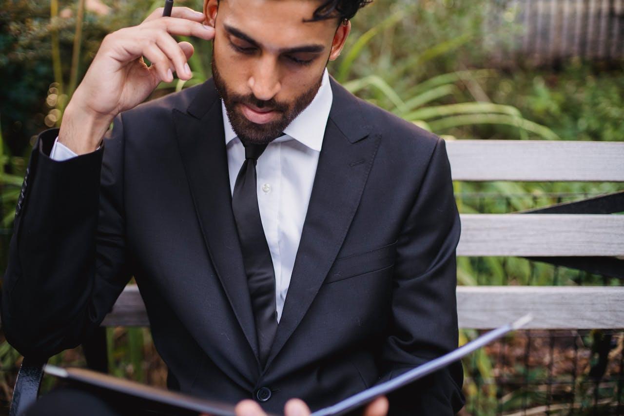 Иллюстрация эксперта, работающего с данными